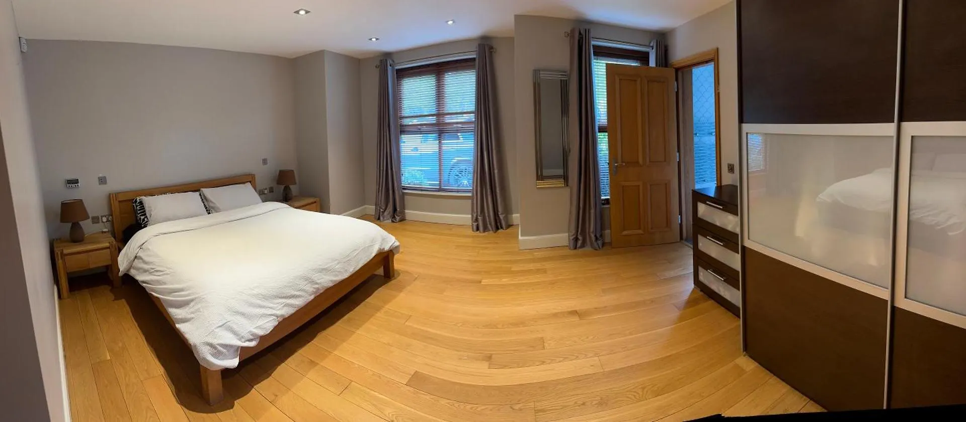 Bright, Tranquil, City Apartment Belfast