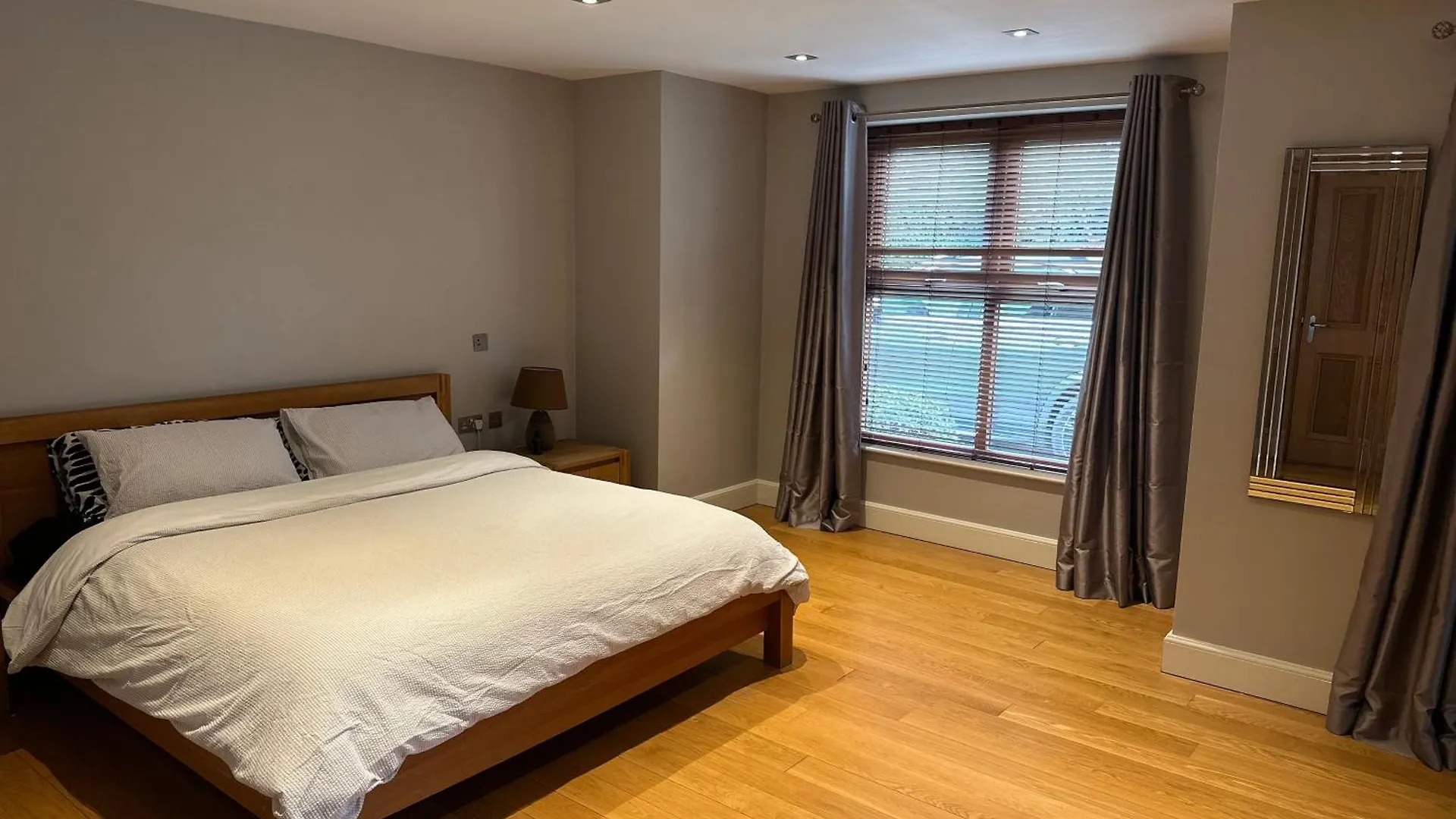 Bright, Tranquil, City Apartment Belfast